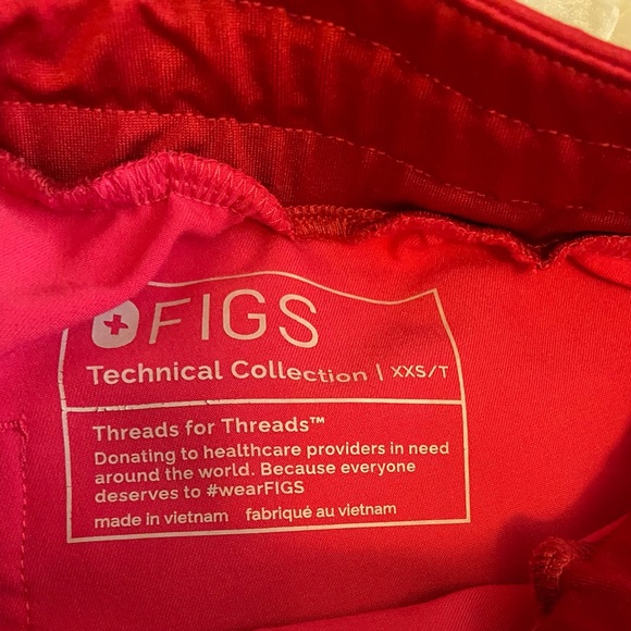 Figs Shocking Pink Scrub Set Like New - Picture 4 of 11